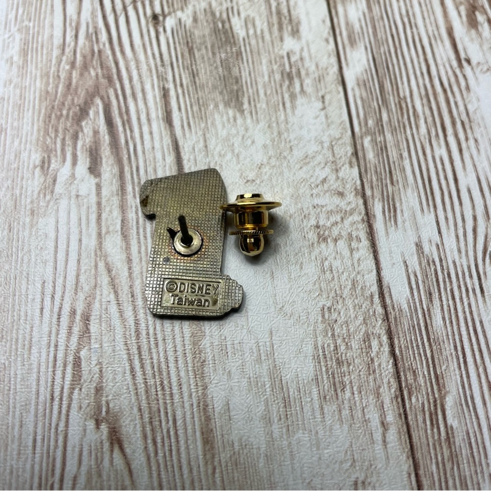 VINTAGE DISNEY PIN - Picture 5 of 7